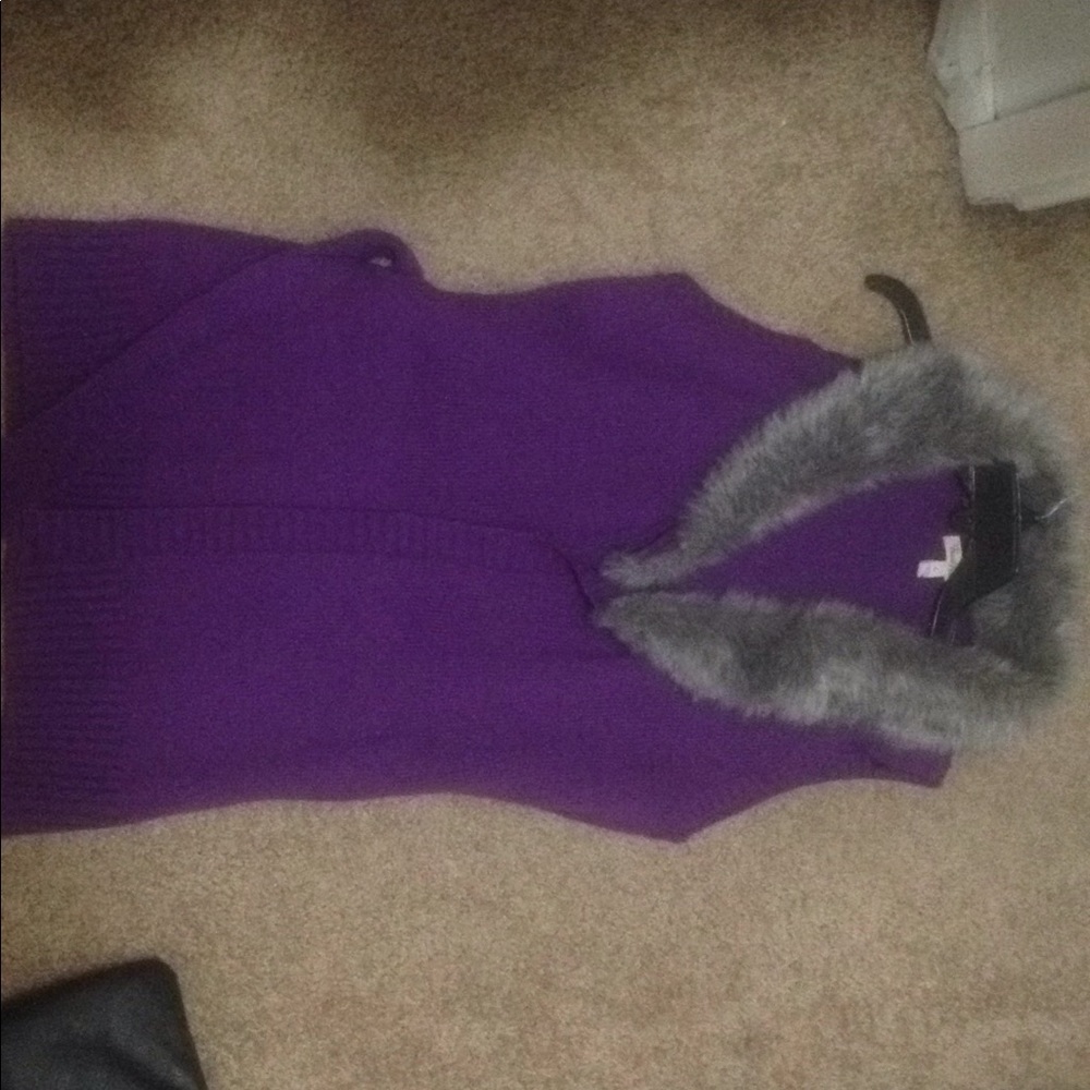 A robe - Picture 3 of 7